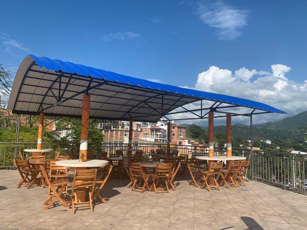 Hotel Bellavista Premium Villeta Bagian luar foto