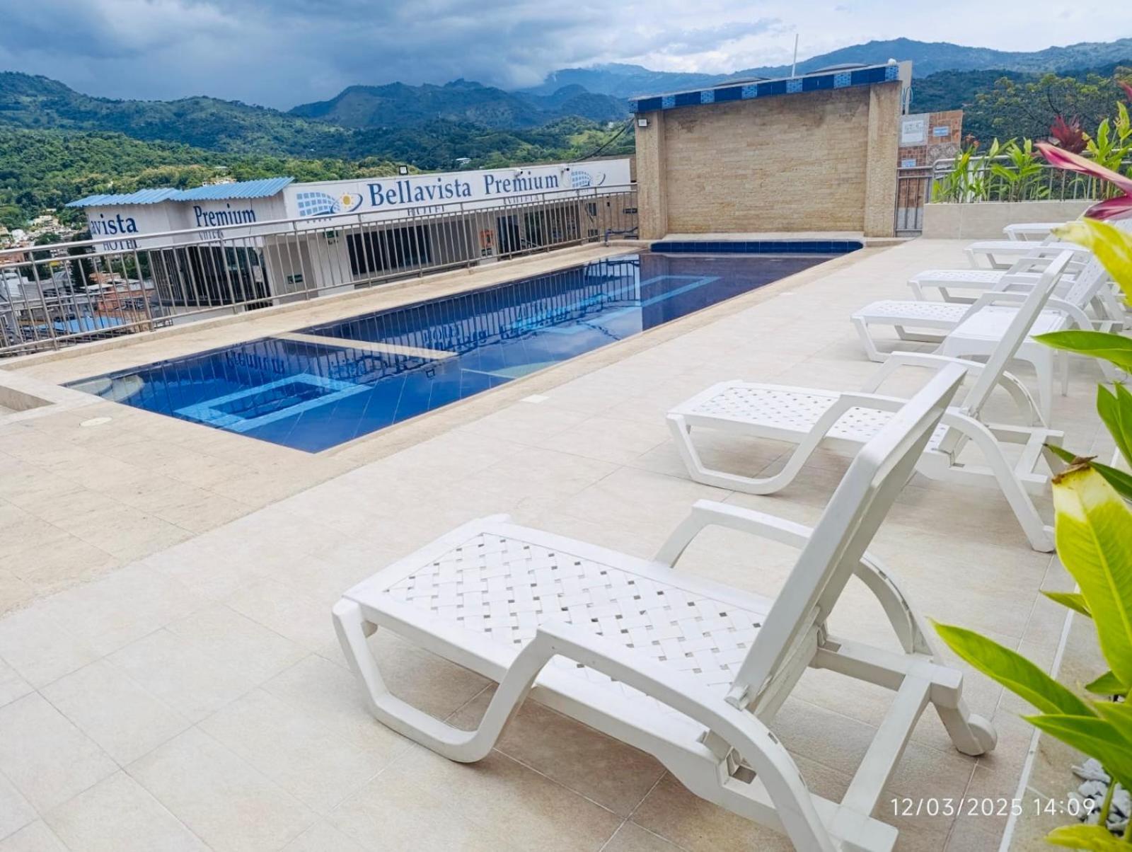 Hotel Bellavista Premium Villeta Bagian luar foto